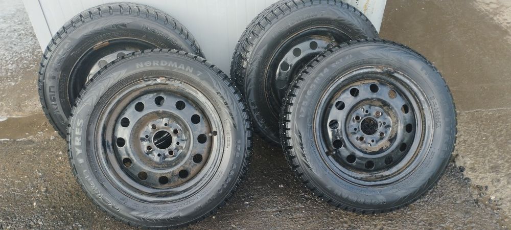 Шины с дисками комплект