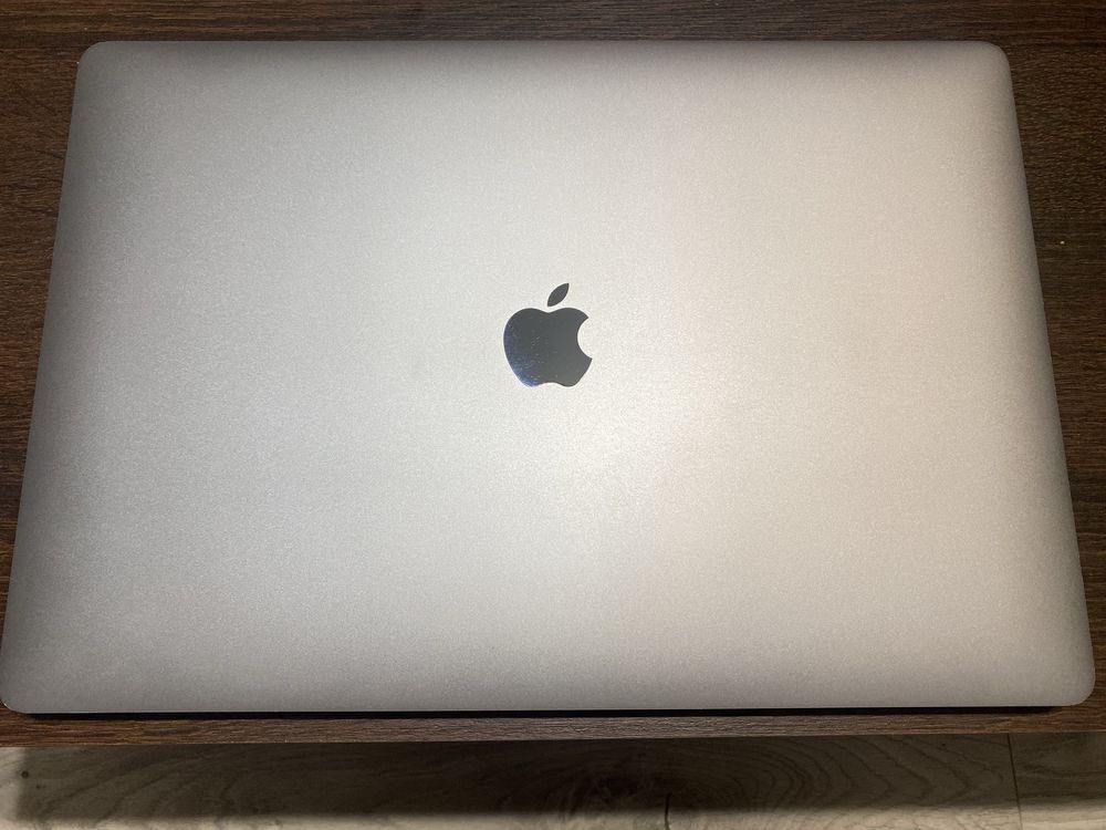 MacBook Pro impecabil 16” Touch Bar, i9 2.3Ghz, 16 GB, 1 Tb