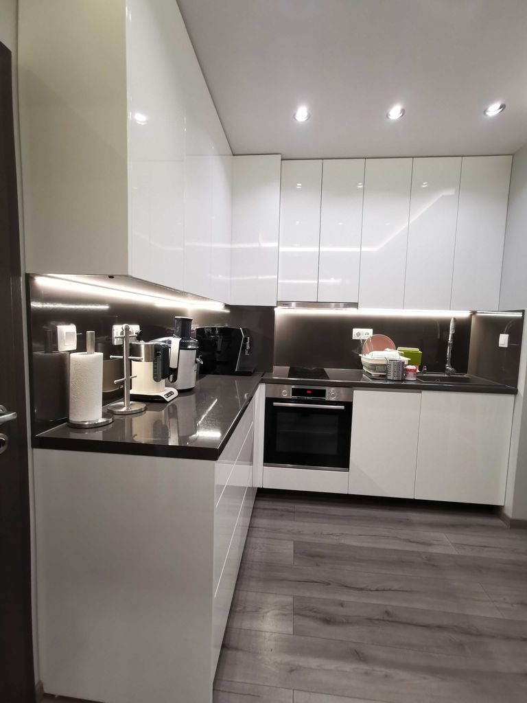 Дава се под наем Тристаен апартамент в Карлово - 82 кв.м за 135000 € - Снимка #8