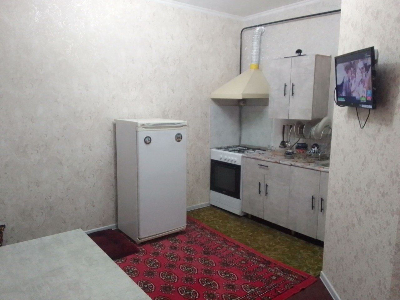 Сдается пол дом в 1 азотчике 2 ком