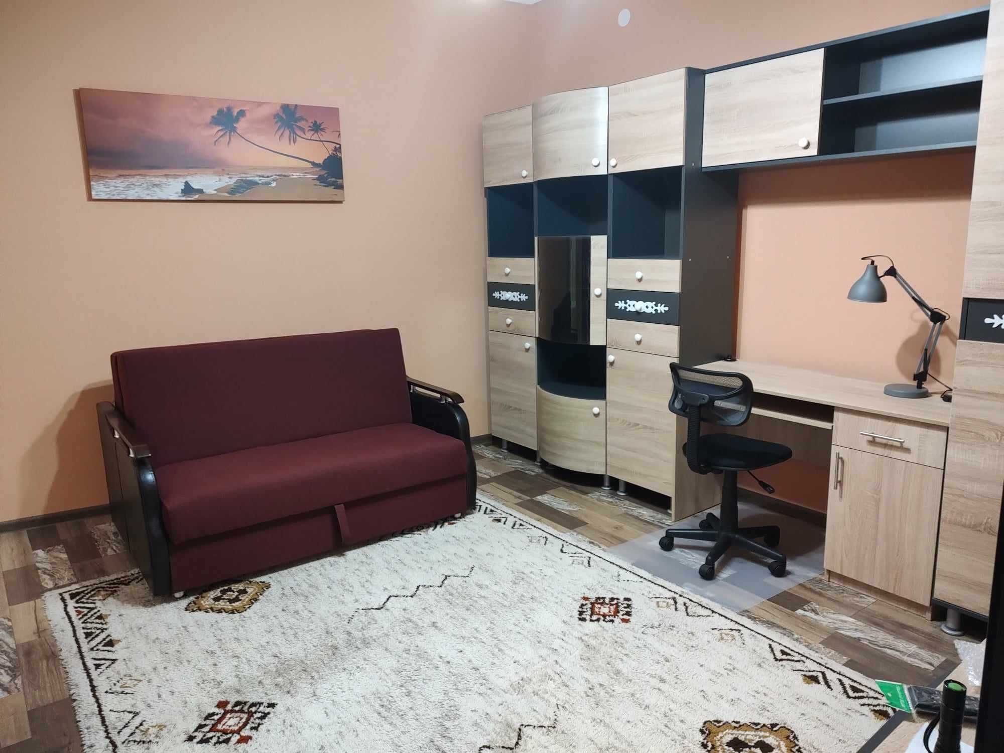 Dau în chirie apartament cu o cameră la casă