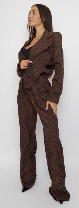 Дамски костюм с камъни