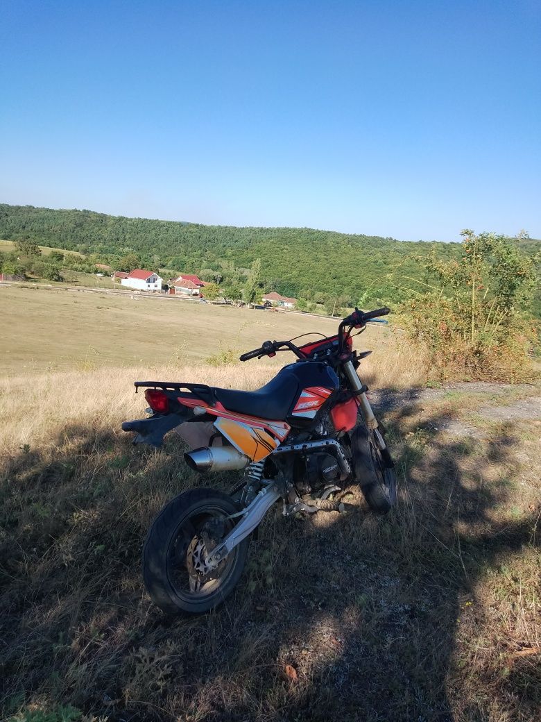 Vând cross 125cc de strada