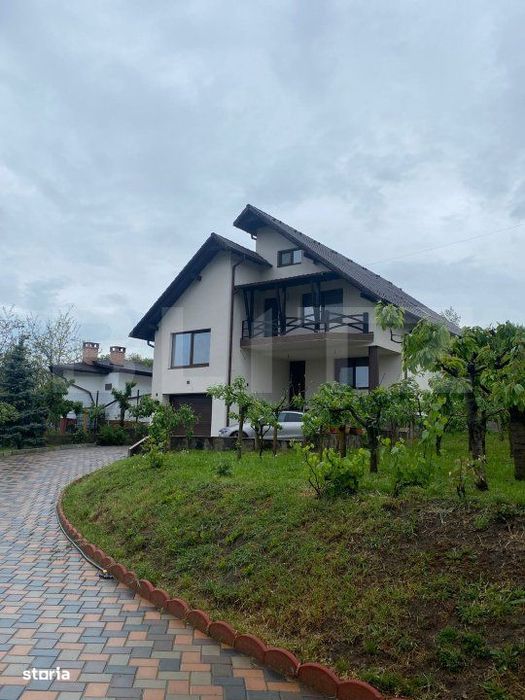 Casa individuala cu 5 camere, 240 mp,  12,8 ari teren, zona nord