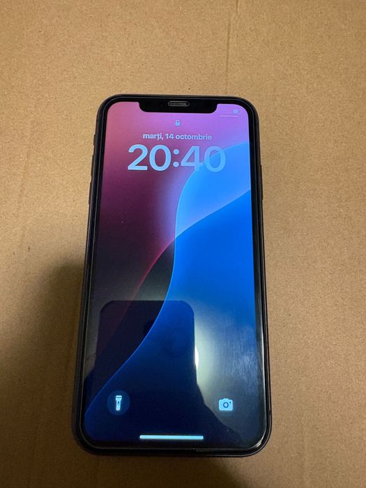Vand iphone 11 negru