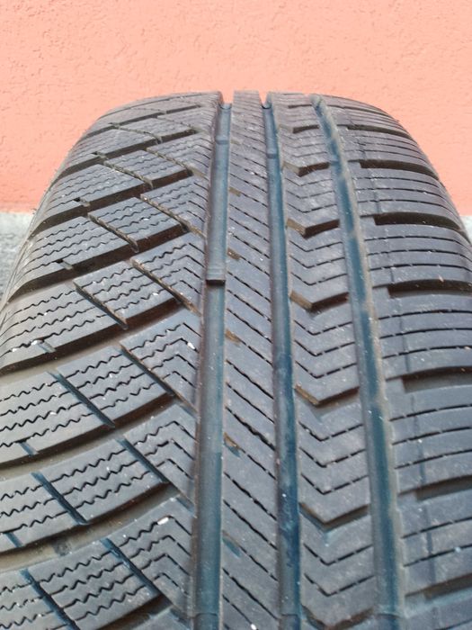 Всесезонни гуми 215/65R16