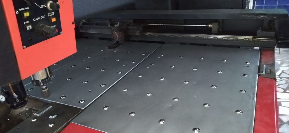 Laser industrial Amada Lasmac LCE-645 – CNC CO₂, 1000W, în stare buna