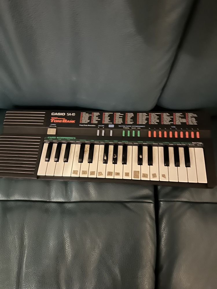 CASIO SA-10, perfect funcțională și estetica