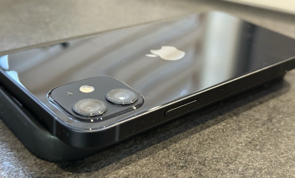 Iphone 12 с две години гаранция