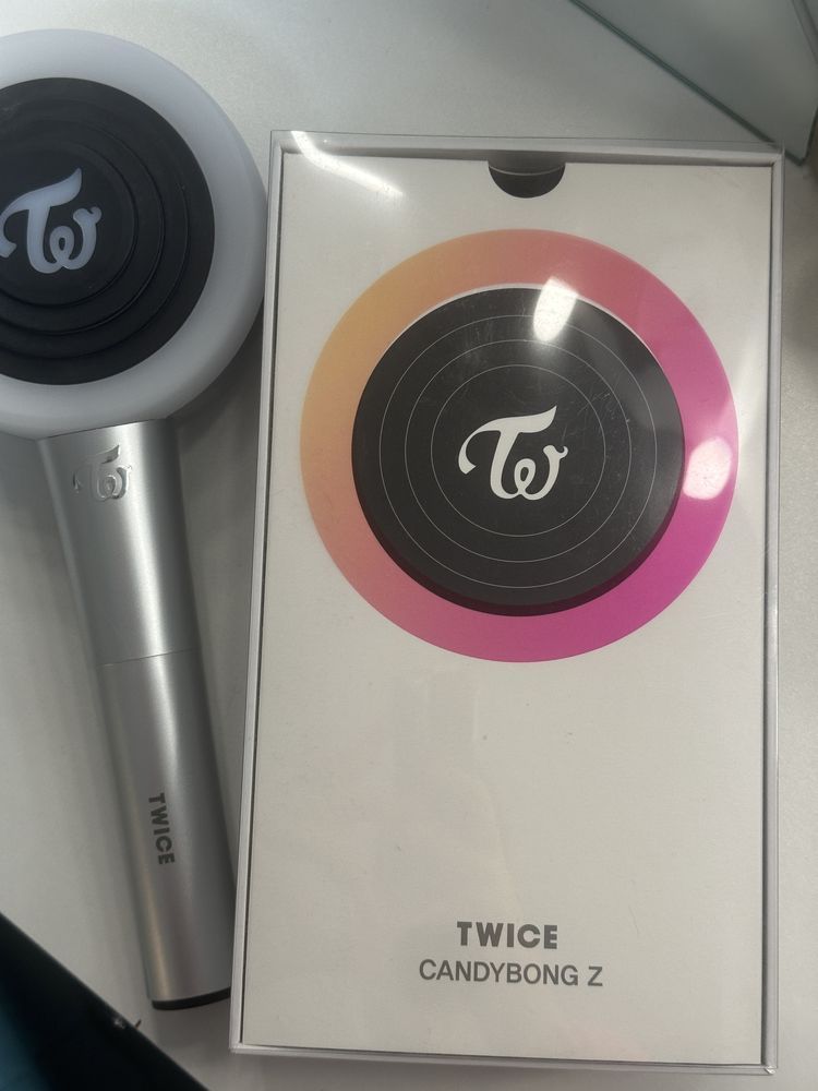 Twice CANDYBONG Z светлина