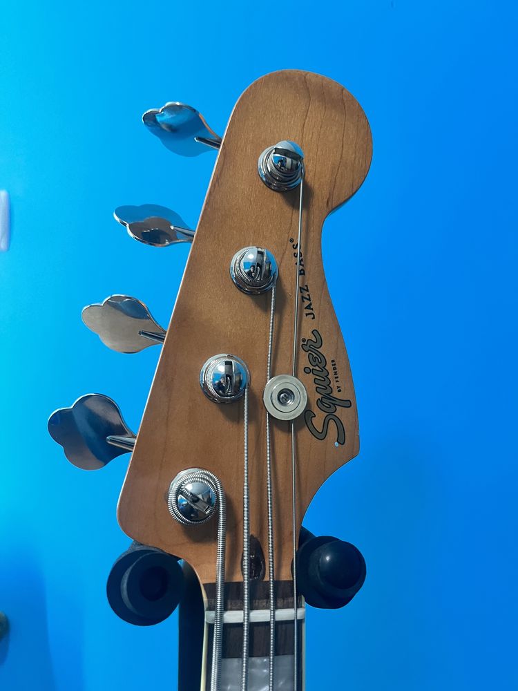 Bass китара Squier by Fender