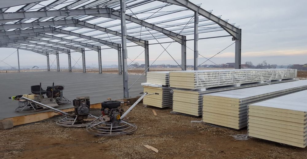 Vand hale metalice cu urmatoarele dimensiuni