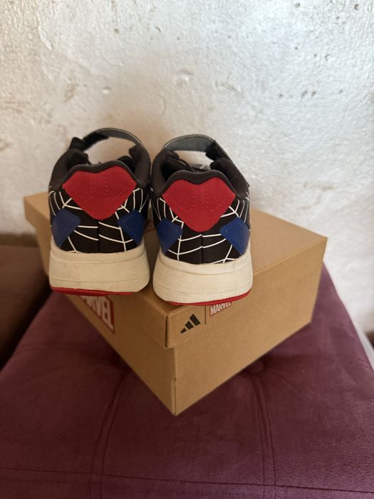 Adidas Marvel Spiderman маратонки за момче 33