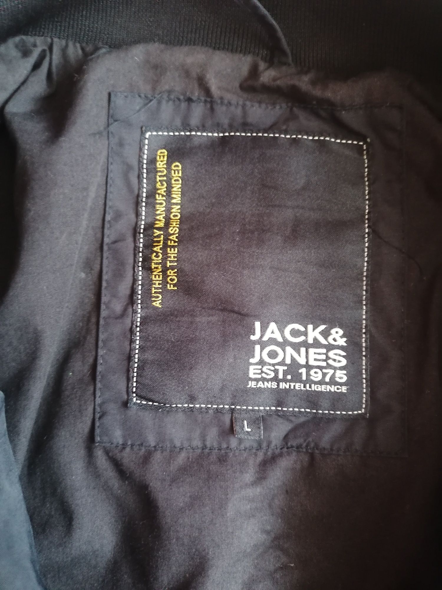 Vând geaca primăvară /toamnă bărbați Jack & Jones