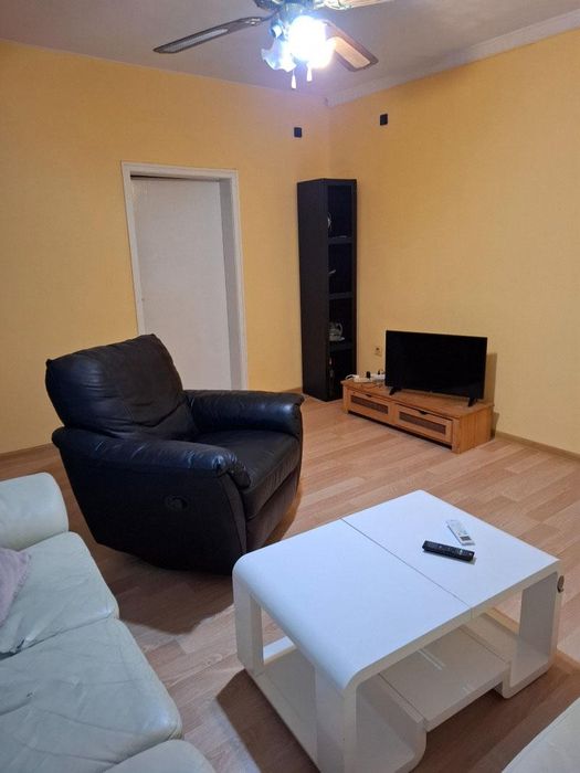 Дава се под наем Тристаен апартамент в Пловдив, Кършияка - 87 кв.м за 375 € - Снимка #1