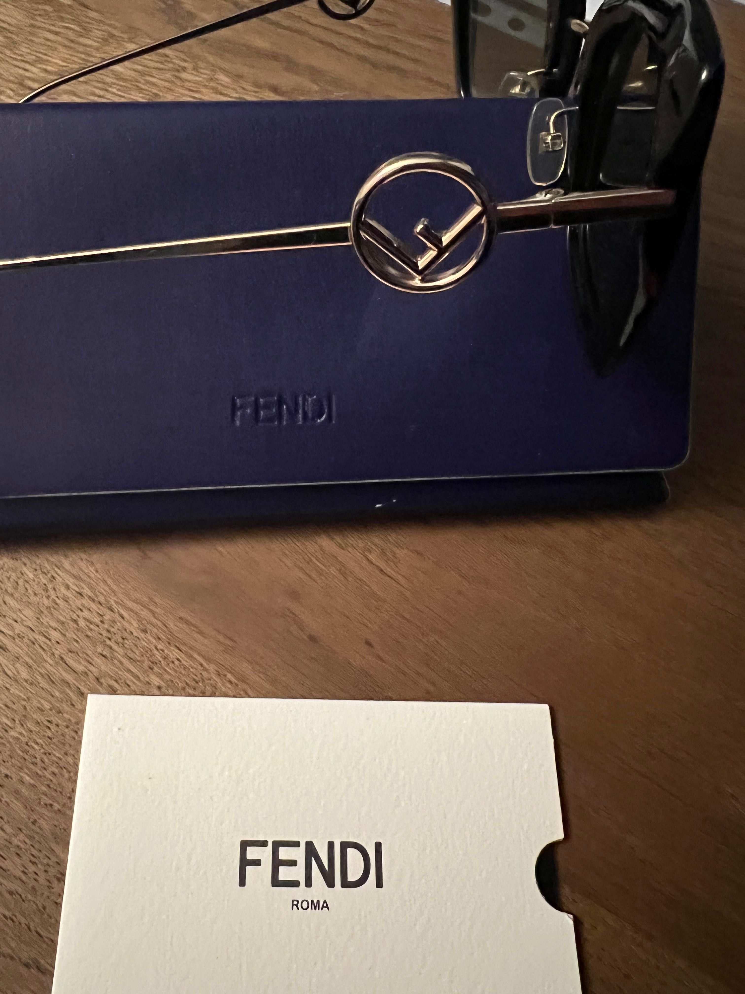 Дамски слънчеви очила FENDI