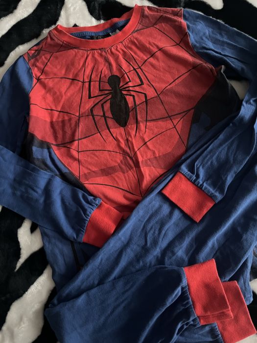 Pijamale h&m varsta 8-10 ani