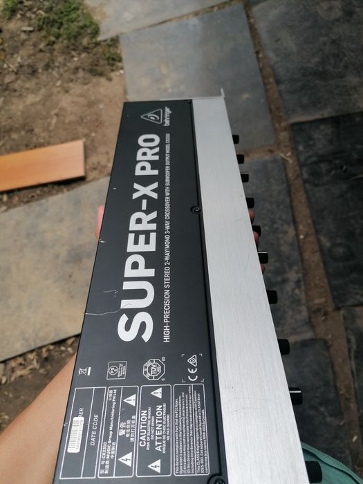 Crosover behringer super x pro