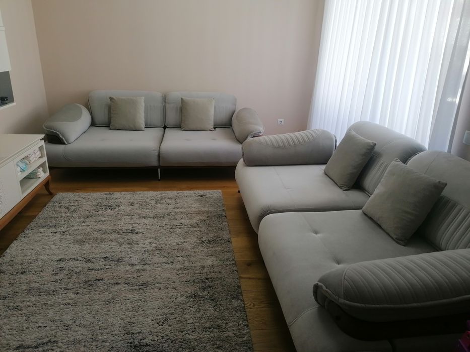 De vânzare 2 canapele și un fotoliu foarte puțin folosite. Sibiu.