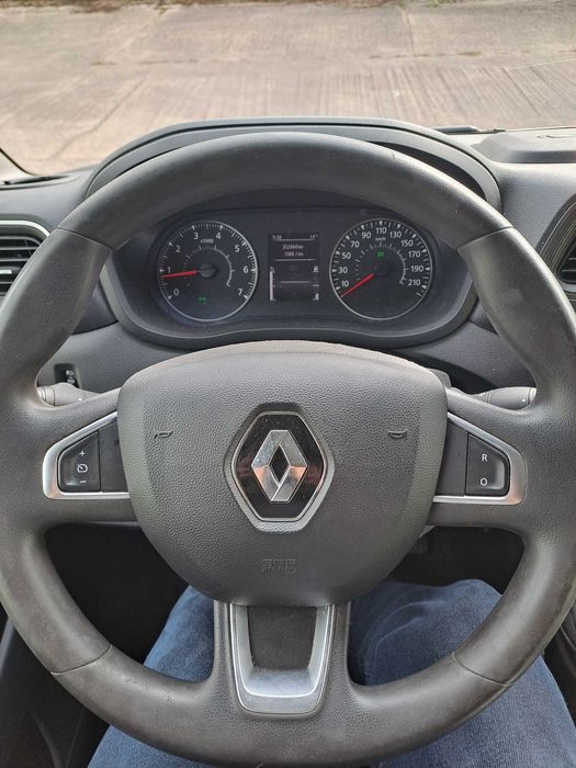Autoutilitara Renault Master cu 2 paturi