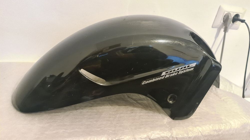 Carena aripă față deHonda CBR 1100xx , stare perfecta.