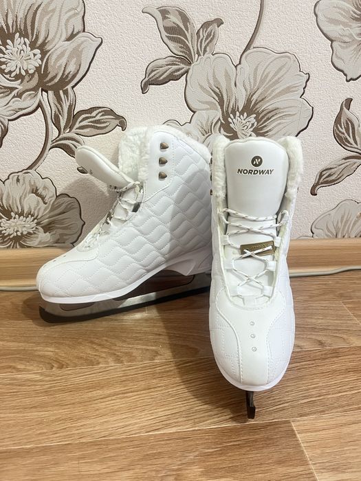 Коньки,новые 41 размера