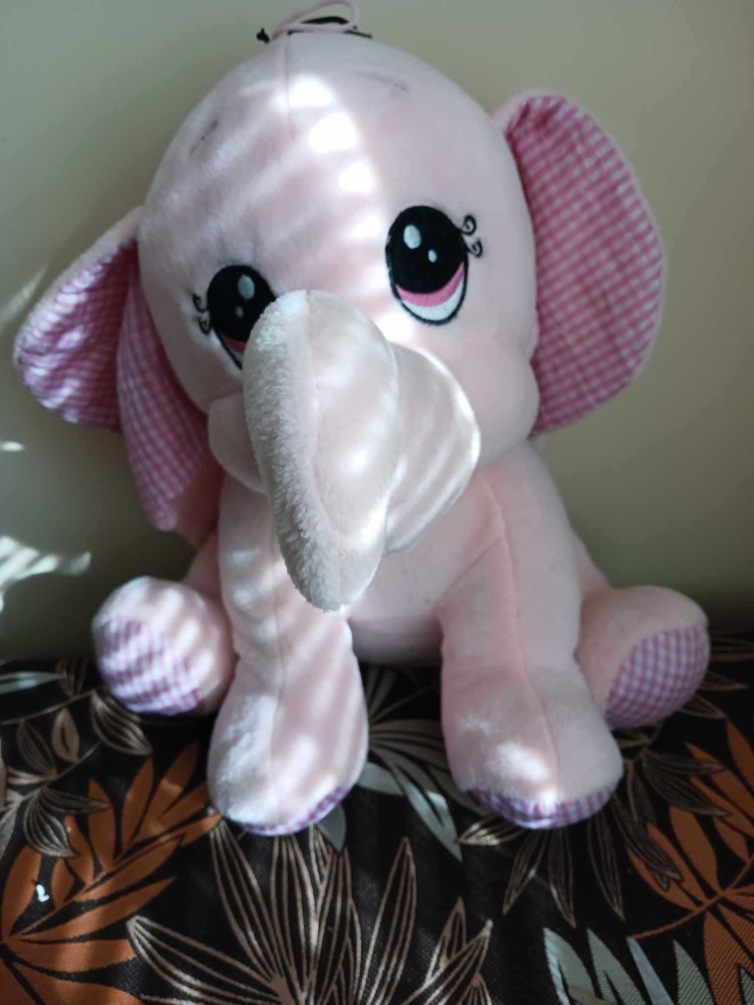 Плюшена играчка голям розов слон