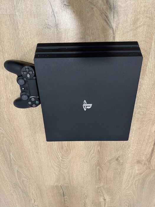 Vând Ps4 Pro 1 Tb MODAT în stare excelentă