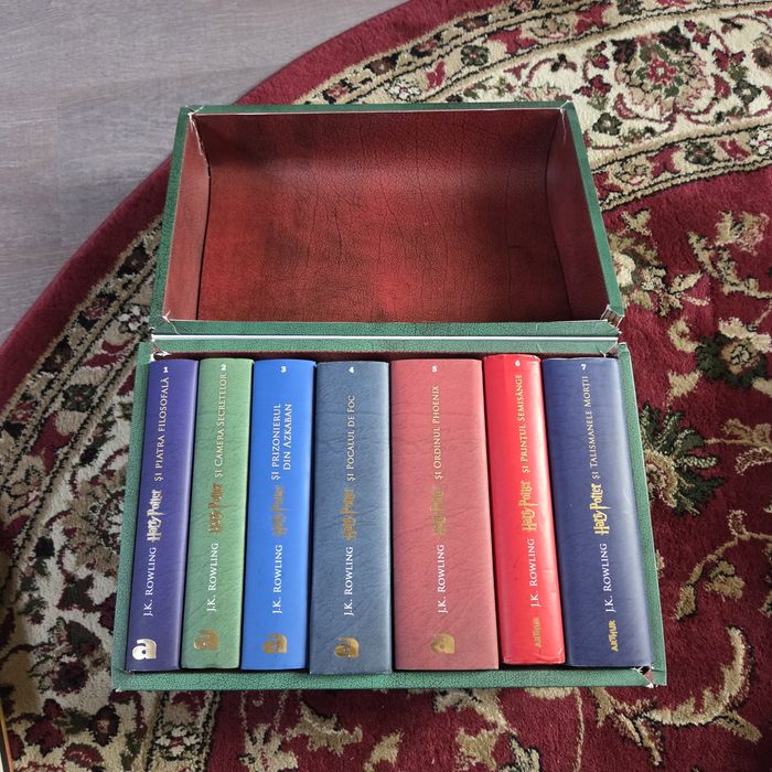Seria Harry Potter + cufar original, bonus volumul 8 in engleza