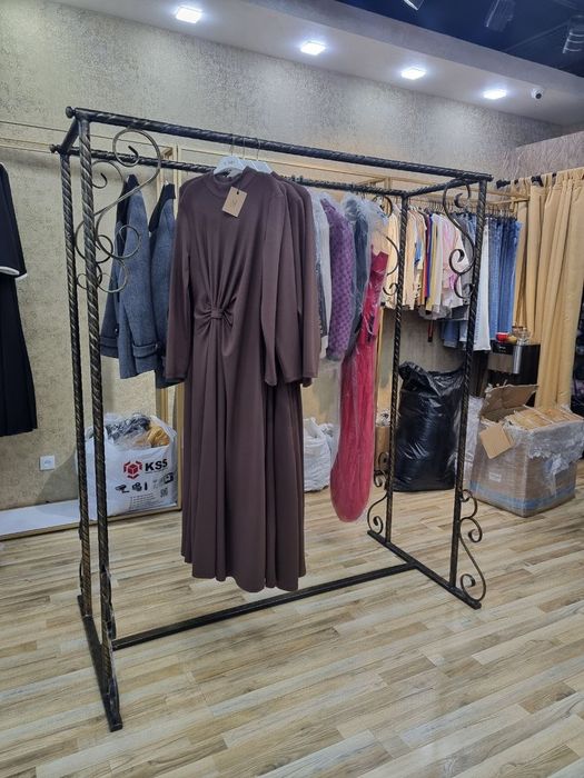 Срочно продам кованные стойки для магазина