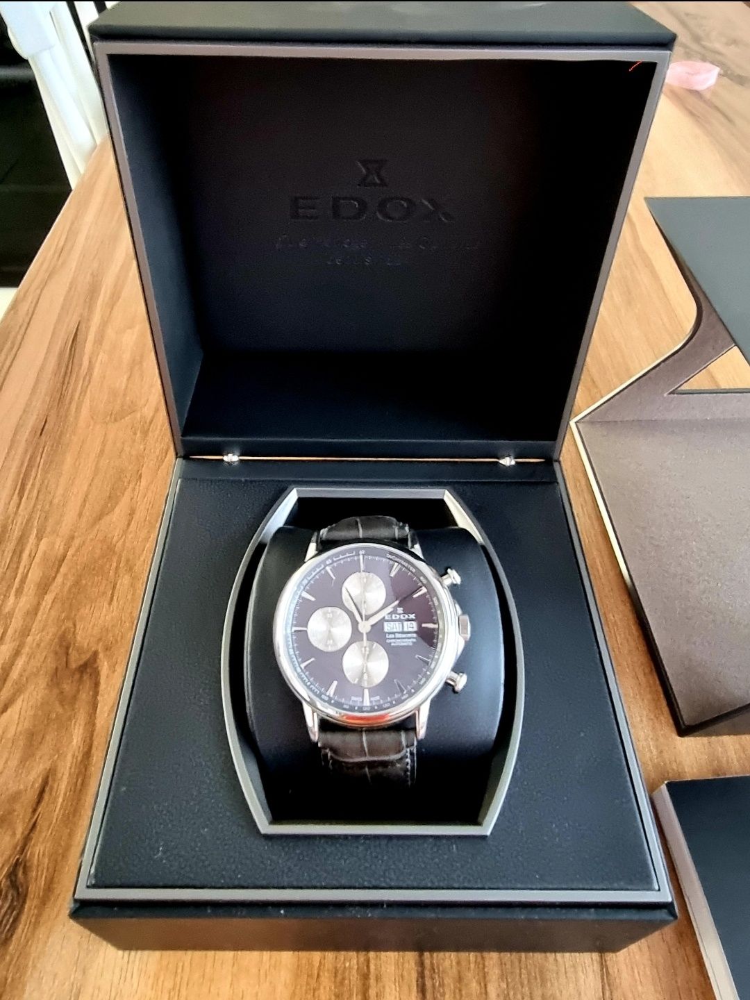 Продаются швейцарские часы Edox Les Bemonts