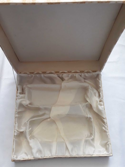 Cuti cu reclame vechi de colectie nu trimit in tara predare in centru