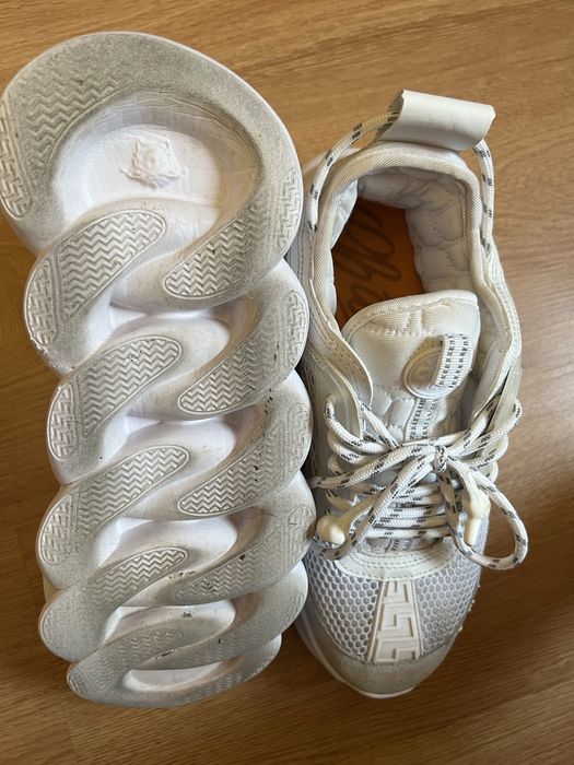 Versace chain reaction