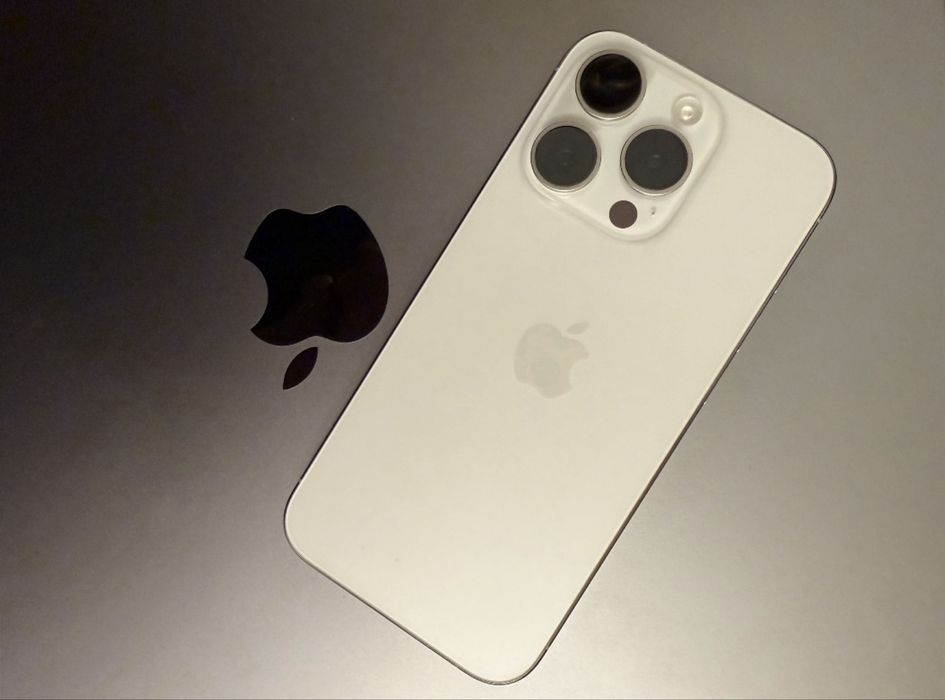 Vand iphone 15 pro impecabil