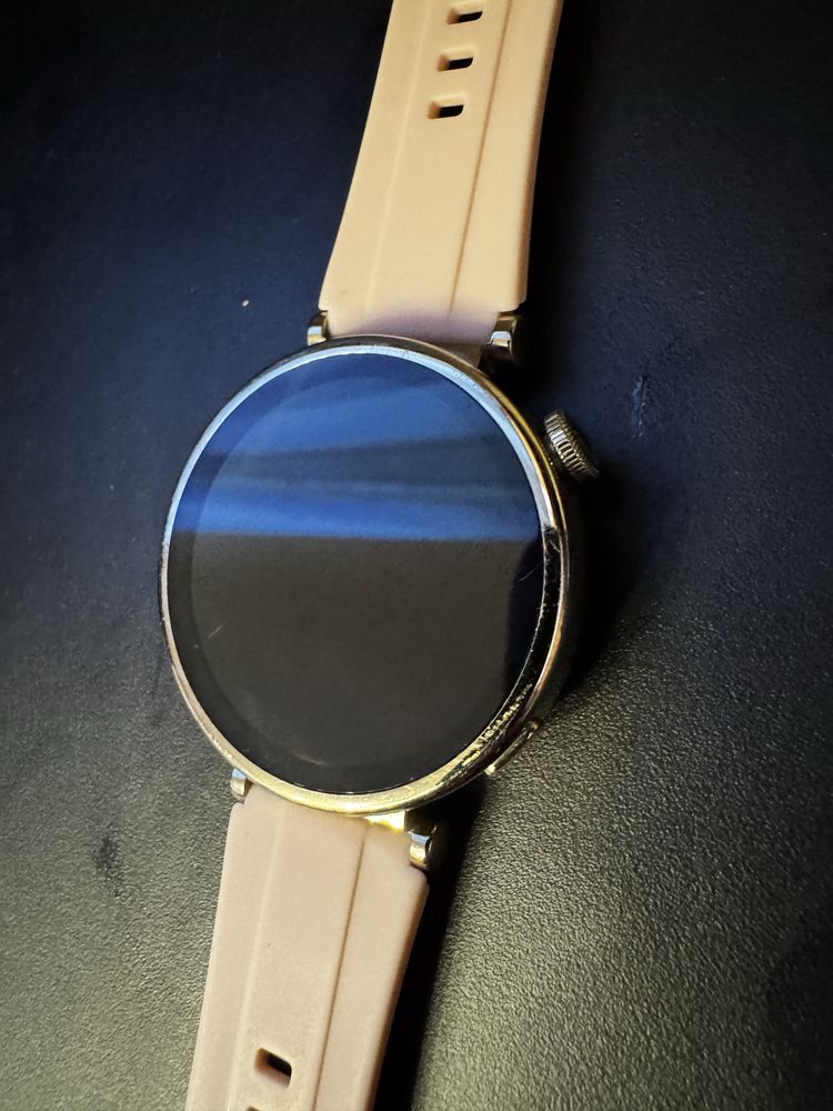 Huawei Watch GT4 41mm + 2 силиконови каишки гаранция до ноември 2025