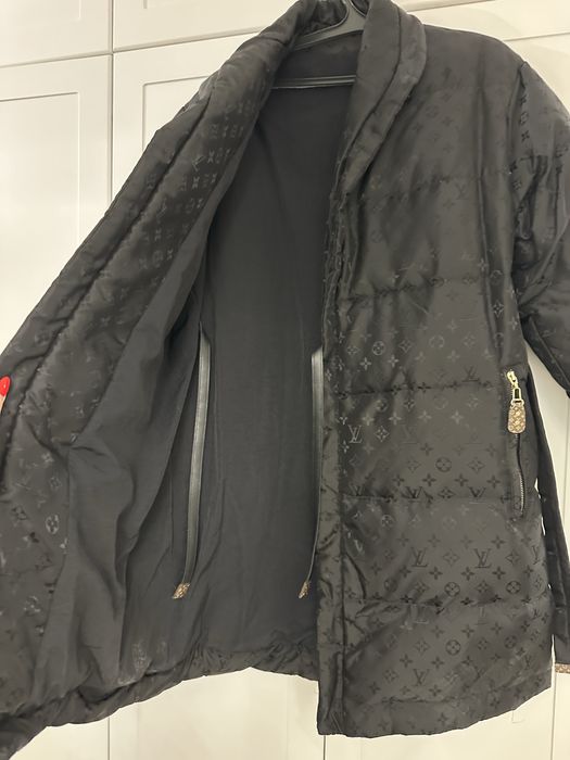 Продаю зимнюю куртку