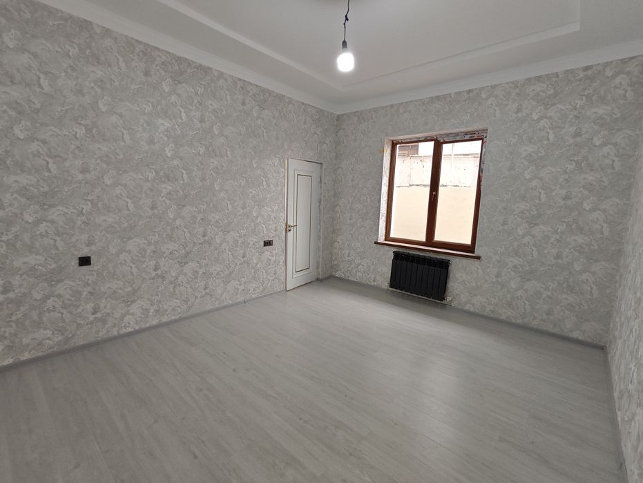 Уч кахрамон постидан 5 км шурода. Коттедж 5 хона 2 этаж