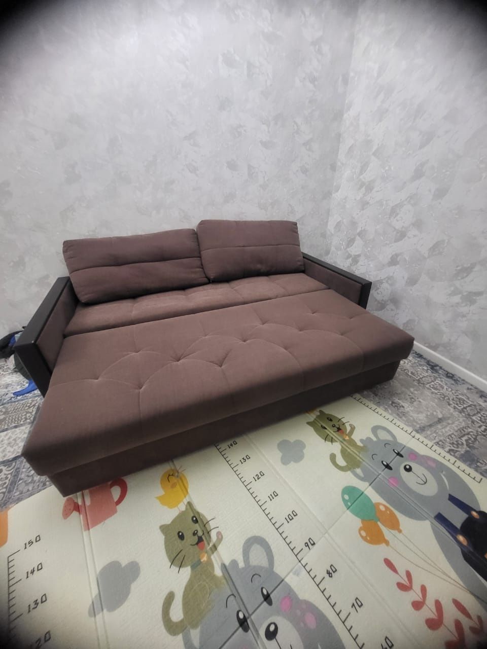 Продаётся диван в хорошем состояние