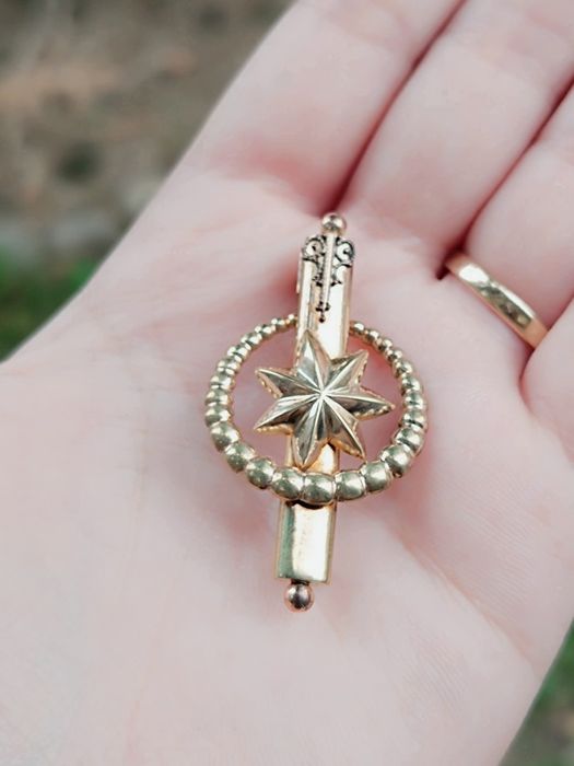 Veche brosa placata cu aur