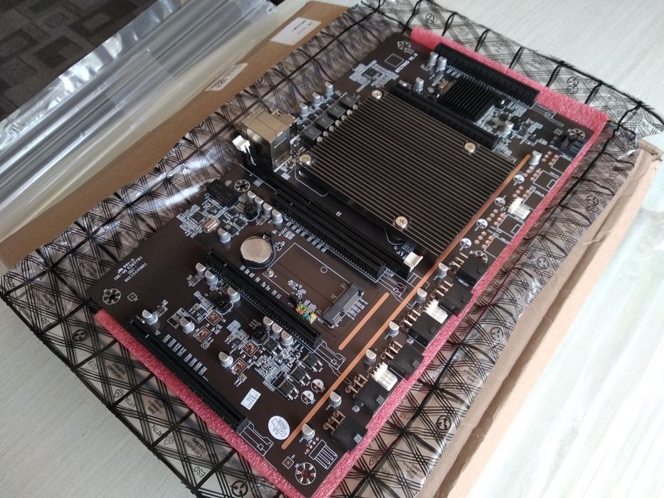 Продам материнскую плату Х79 х 5