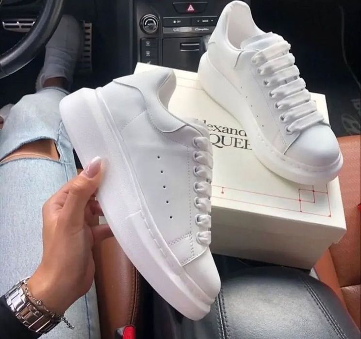Налични Alexander McQueen Дамски Маратонки
