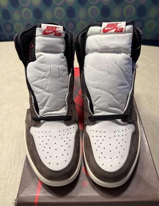 Travis Scott Dark Mocha Nike Jordan 1 Adidasi