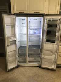 Холодильник двух дверный в рабочем состоянии.
