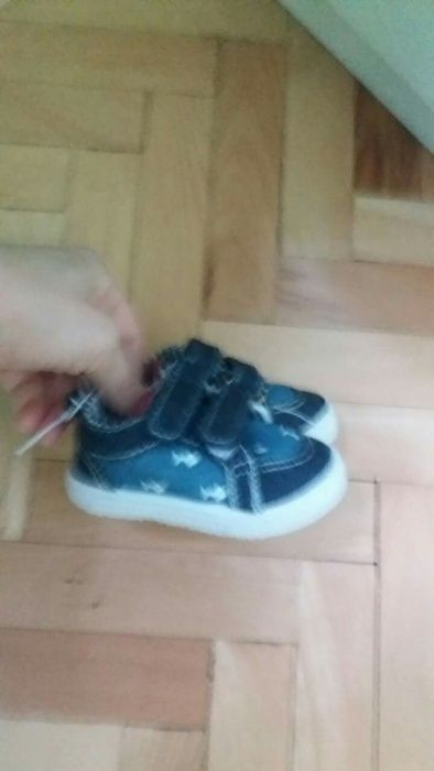 Нови бебешки обувки размер 17-21 (3-18м)