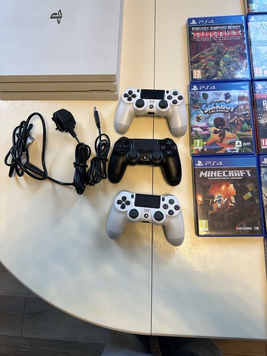 OFERTA PROMOTIONALA! PS4 Pro 1TB + 3 controllere + jocuri!