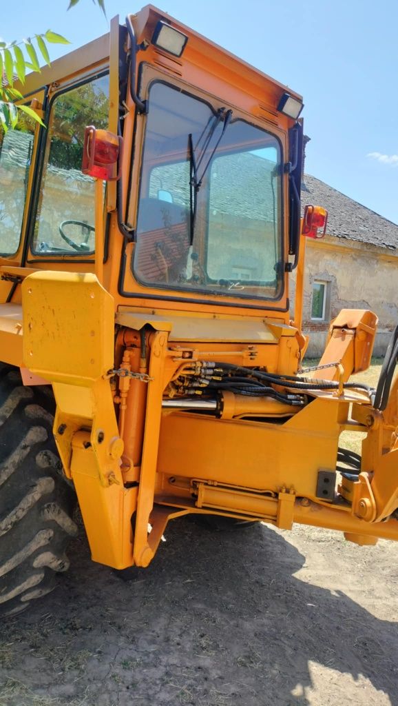 Buldoexcavator de vanzare