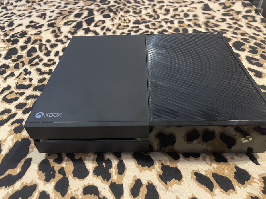 Xbox one cu 4 jocuri la pachet 1TB