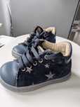 Ghetute bebe pantofi piele catifea albastri cu stelute marime 20