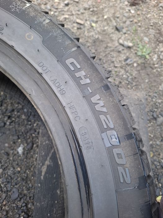 Vand 2 anvelope 215 55 17 noi de iarna