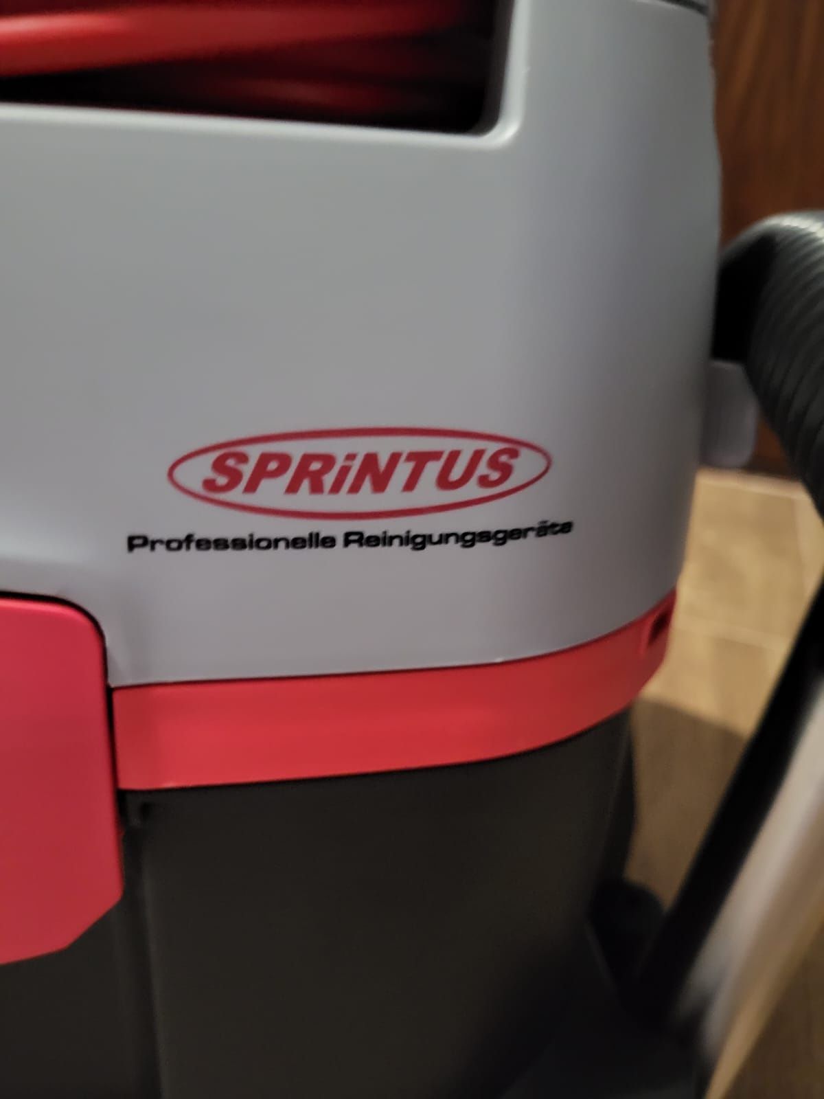 Vând aspirator profesional